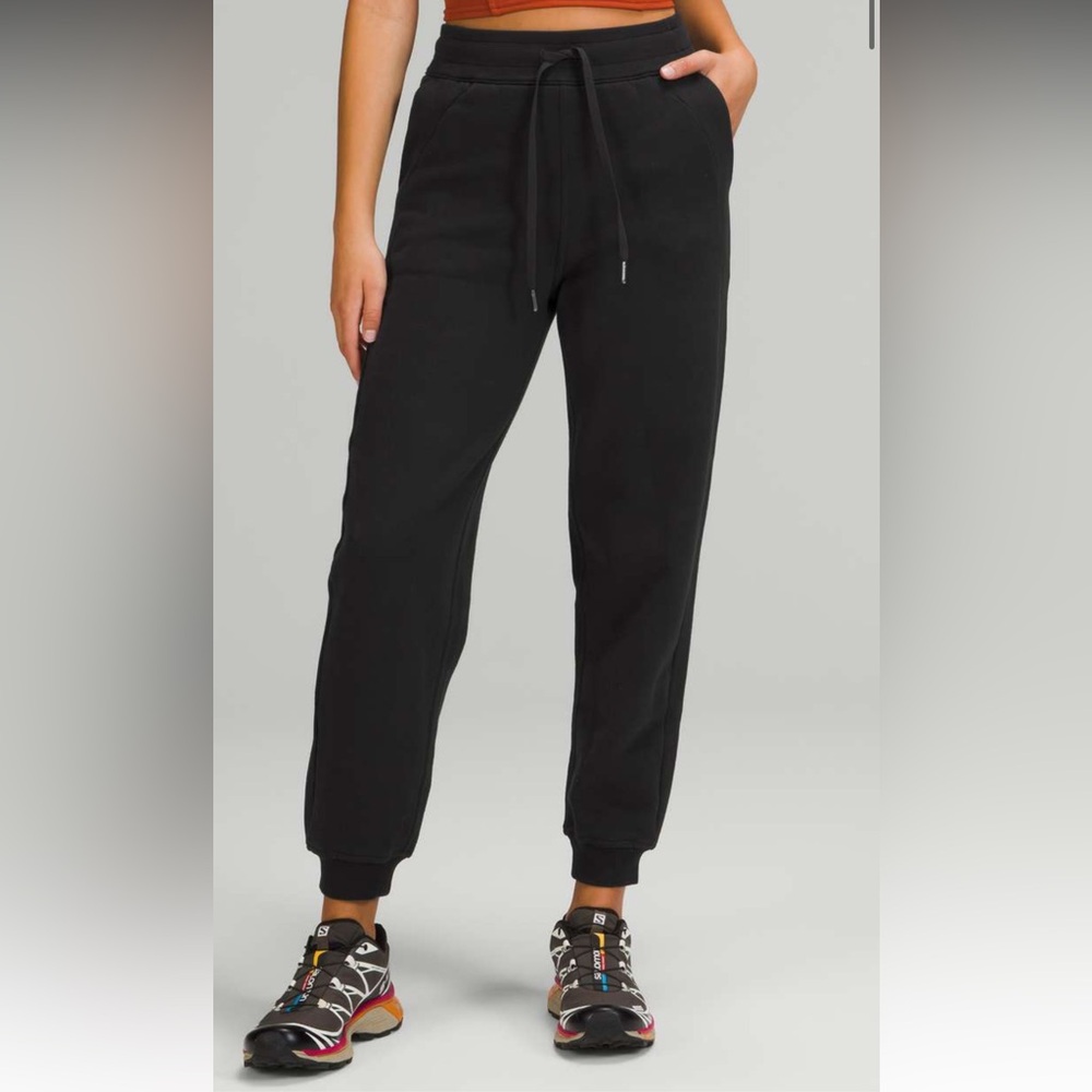 Lululemon Women’s Scuba Relaxed High-Rise Jogger
Black